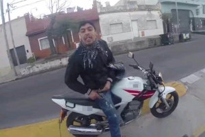 Graban a delincuente en intento de asalto a mano armada en Argentina