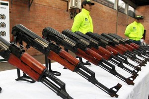 Tambi�n se sabe que subieron 60 fusiles a las comunas y que hacen parte del arsenal que Estados Unid