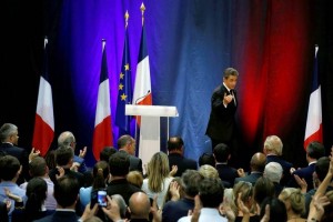 Sarkozy dio as un paso adelante hacia la presidencia de una UMP dividida, arruinada y salpicada de 