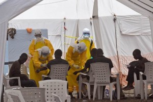 Un total de 66 personas que estuvieron en contacto con el paciente desde su llegada a Senegal han si