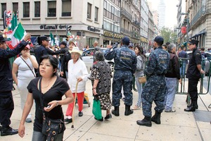 <b>Crnica.</b> Festejan a la patria en el Zcalo <b>Crnica.</b> Festejan a la patria en el Zcalo