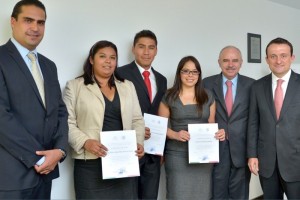 Clausuran curso de capacitacin de la COFEPRIS Se entreg un reconocimiento a los tres servidores pblicos con mejores promedios en el curso