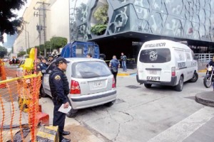 Calculan en 16 mdp, robo a Liverpool Los delincuentes, en su fuga, perdieron 24 joyas con valor de 3 millones 608 mil pesos, que fueron r