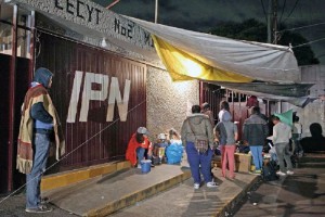 Escala conflicto en IPN Estudiantes del Centro de Estudios Cientficos y Tecnolgicos 2, ubicado en Ro San Joaqun, en la d