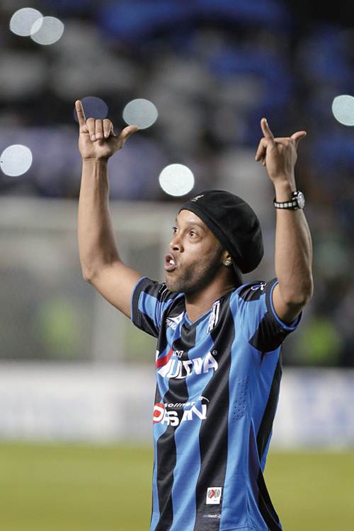 El Quer�taro dio la bienvenida a 'Dinho', quien al final no jug�