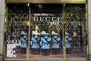 Gucci viste a Hello Kitty para celebrar su cumpleaos nmero 40 Kitty viste coleccin de otoo/invierno 2014 de la marca italiana Gucci