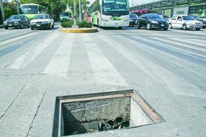 El Universal - DF - Proponen cárcel hasta por 6 años en robo de coladeras