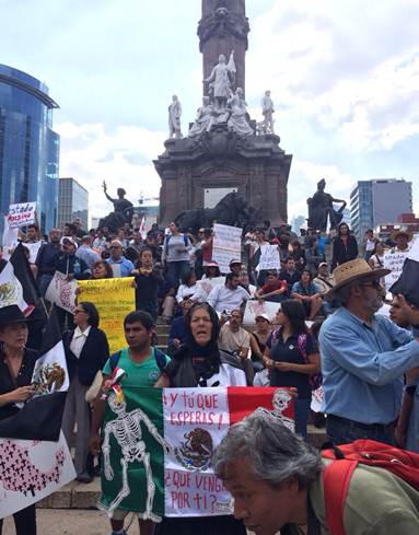 En la vanguardia de la marcha estarn familiares de los 43 normalistas desaparecidos de Ayotzinapa y