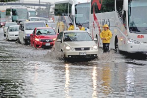 Lluvias afectan Metro y vialidades