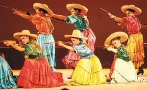 Danza folklrica, tteres japoneses y tragedia teatral en Guanajuato