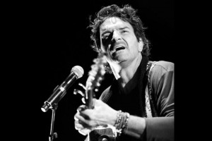 Arjona posee un premio Grammy y un Latin Grammy, dos Premios Billboard y un Premio Lo Nuestro, entre