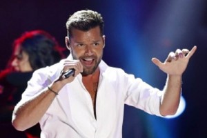 Ricky Martin no descuida su trabajo en tv