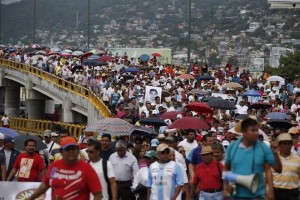 Marcha en reclamo por la desaparicin de normalistas en Iguala