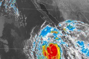 En este momento, el meteoro se encuentra a 565 km al oeste-suroeste de Cabo San Lucas, Baja Californ