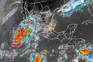 El fen�meno clim�tico se ubica 65 kil�metros al este de Isla Socorro, Colima, y a 450 kil�metros al 