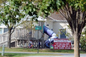 Nia regala bolsas de herona en kinder; crey que eran dulces La polica dijo el martes que varios nios que recibieron los envoltorios fueron llevados al hospita