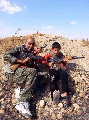 Ante el avance del Estado Islmico a la ciudad de Kobani familias kurdas decidieron defender su terr