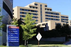 La enfermera se encuentra ingresada en el Hospital Presbiteriano de Dallas, donde fue atendido la pr