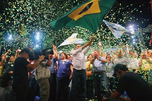 Dilma avanza en Brasil; Acio lucha por votos