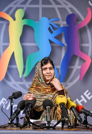 Malala, quien ahora vive en Reino Unido, tiene su propio fondo para ayudar a las organizaciones a pe