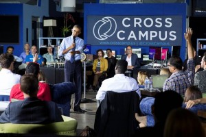 Obama habl ante un grupo de jvenes emprendedores en Santa Monica, California, donde estaba promovi