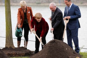 Ms de 150 ciudades participaron en una accin conmemorativa similar a la realizada este viernes por