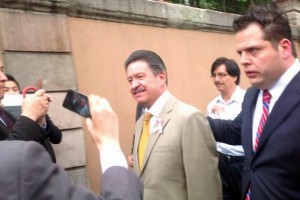 El lder del PRD consider que el gobernador de Guerrero debe evaluar la actual circunstancia de su 