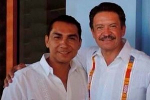 Jos Luis Abarca, ex alcalde de Iguala prfugo, acompaado por el actual dirigente nacional del PRD,