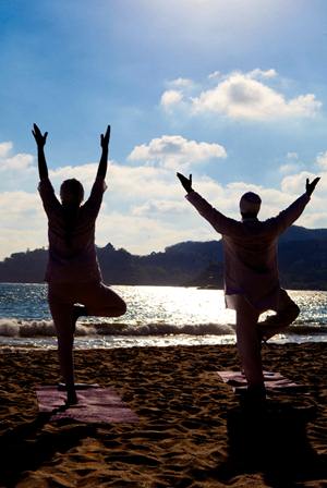 Mira el cuerpo haciendo yoga bajo los rayos X bajo los rayos X cmo son los movimientos del cuerpo humano mientras se practica yoga