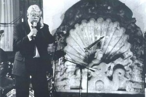 Originario de Banderilla, Veracruz, incursion� en los medios de comunicaci�n, fue cantante, abogado,