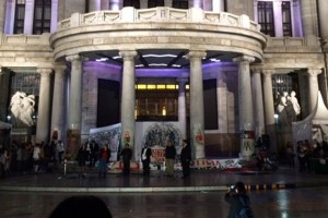 Aspecto del acto cultural realizado frente al Palacio de Bellas Artes