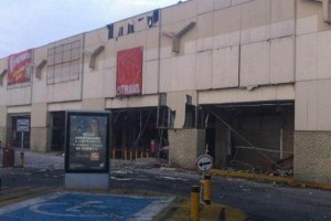 Reportan explosin en tienda de autoservicio en Ecatepec La explosin afect una tienda de autoservicio, dos bancos y otros comercios