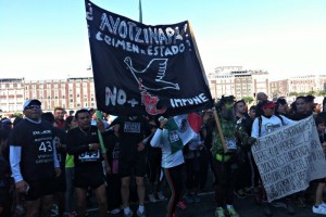 Deportistas finalizan carrera por Ayotzinapa