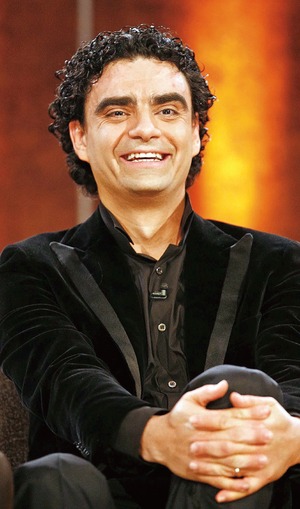 Rolando Villaz�n se solidariza con el pa�s