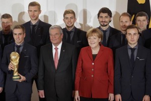 Tambi�n asisti� la canciller Angela Merkel y el presidente de la FIFA, Joseph Blatter.
