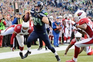 <b>Aqu Slo Football<b/> El salvaje Oeste se pone interesante Los defensivos de Arizona tratan de detener a Cooper Helfet