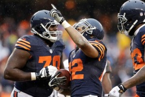 Chicago remonta y gana 21-13 a Tampa Bay Matt Fore festeja su touchdown