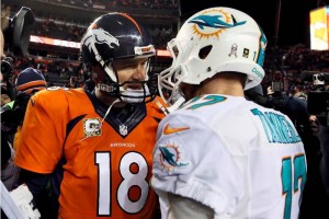 Manning y Tannehill se saludan al final del partido 
