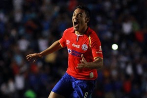 El jugador de Cruz Azul celebra su anotacin que consigui ante el Puebla 