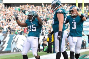 McCoy y Huff llevan a Eagles a la victoria ante Tennessee LeSean McCoy celebra su anotacin ante Tennessee