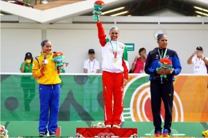 La mexicana celebra su primer medalla de oro