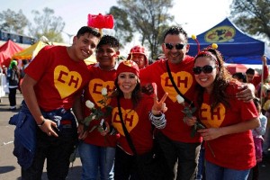 Con playeras y objetos el p�blico record� a los personajes de G�mez Bola�os