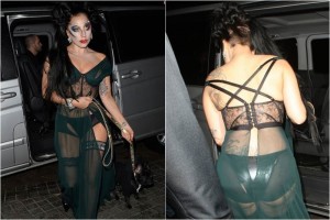 Lady Gaga pasea semidesnuda a su perro