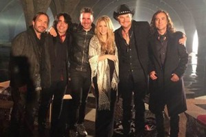 Man y Shakira unen sus voces La secuencia se grab en Barcelona, convenientemente para la intrprete colombiana, que se encuentra