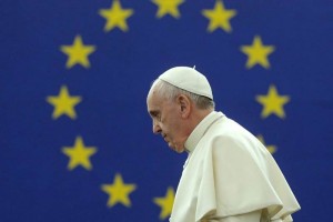 El papa Francisco a su llegada al Parlamento Europeo