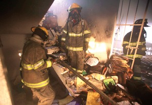 Encapuchados queman en Chilpancingo oficinas de SEP