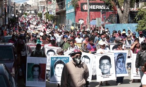 Sin disturbios, marchan en Guerrero