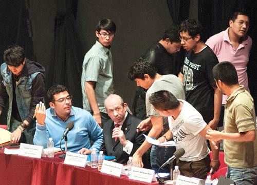 Director del IPN pide perdn a estudiantes