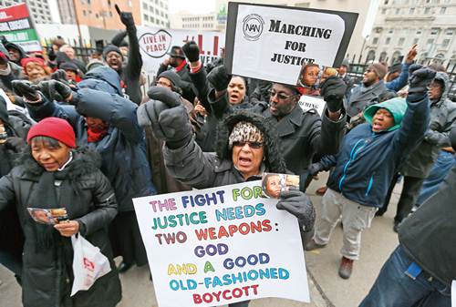 Residentes de Detroit claman por justicia en una manifestacin de protesta por el fallo que exoner 