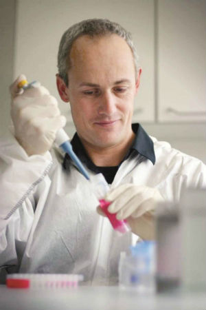Parson Walther, del laboratorio del Instituto de Medicina Forense de laUniversidad de Innsbruck, Aus